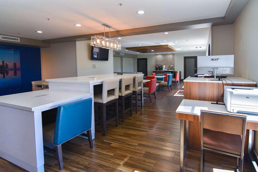 Best Western Plus Lafayette Hotel University Area Interior photo
